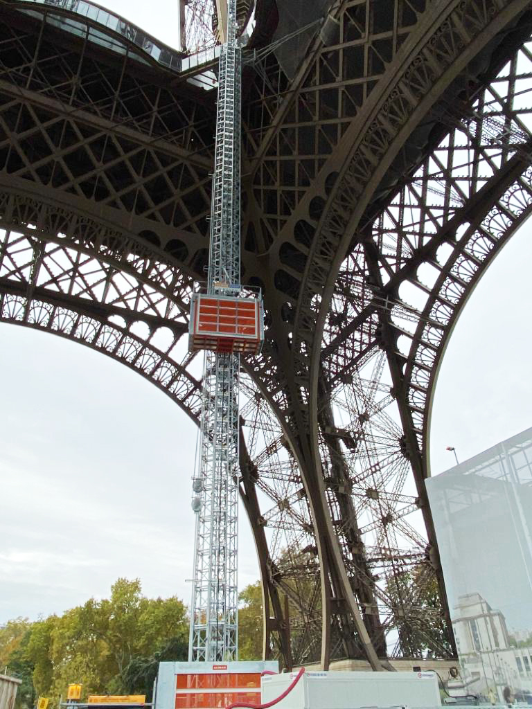 Renovation work on a restaurant in Eiffel Tower
